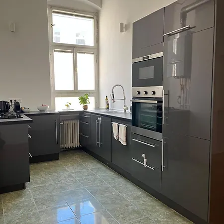 Stylish Flat In Prime Location דירה ברלין